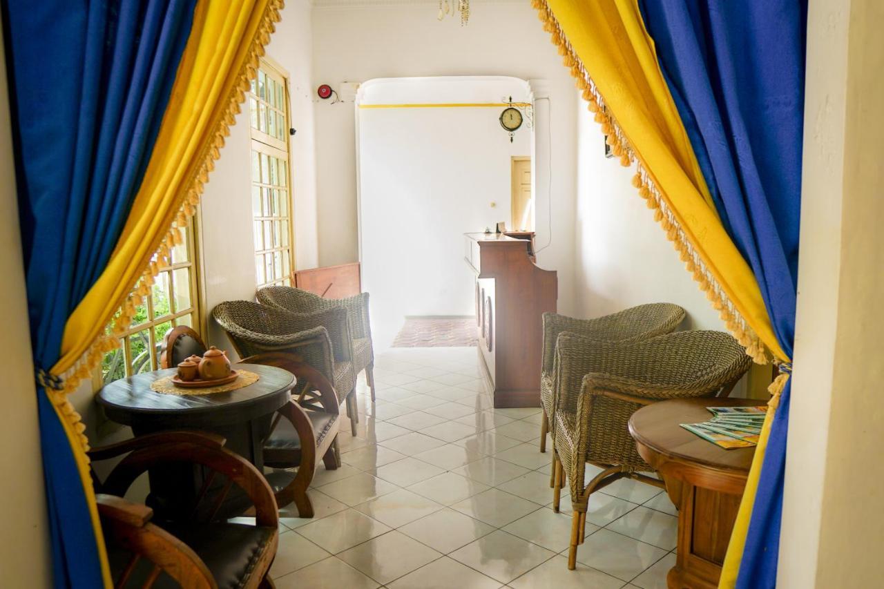 Hotel Tulips Yogyakarta Exterior photo