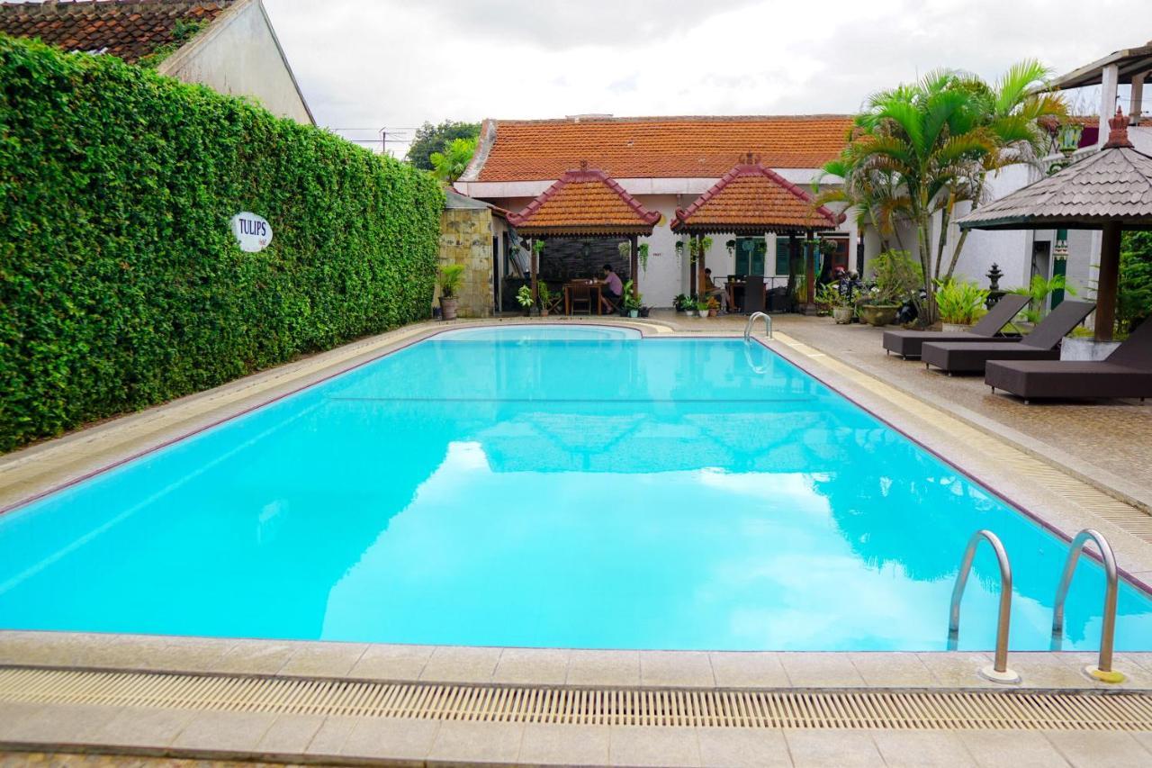 Hotel Tulips Yogyakarta Exterior photo