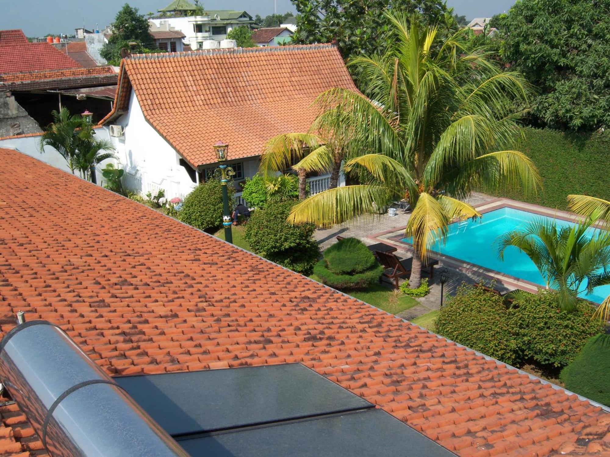 Hotel Tulips Yogyakarta Exterior photo