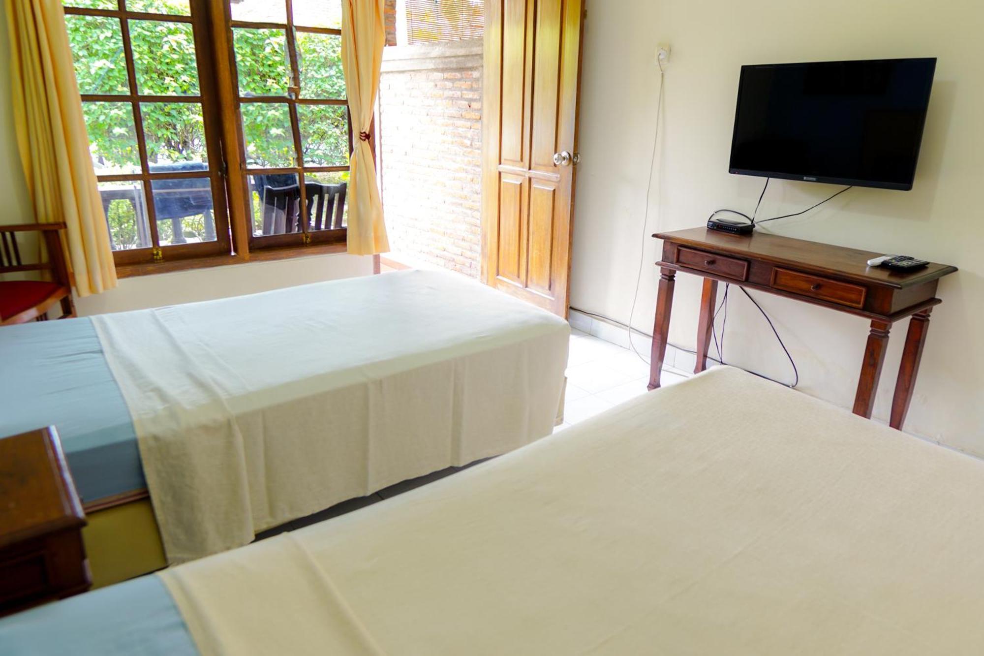 Hotel Tulips Yogyakarta Exterior photo