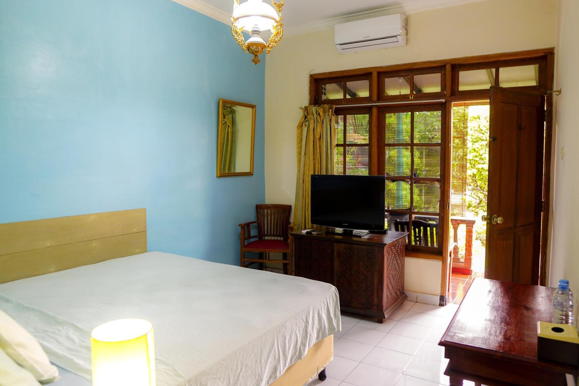 Hotel Tulips Yogyakarta Exterior photo