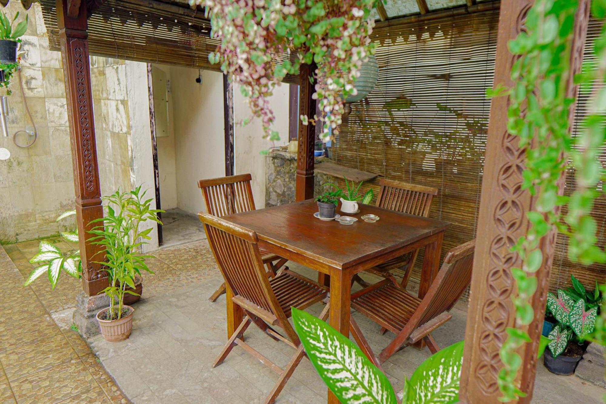 Hotel Tulips Yogyakarta Exterior photo