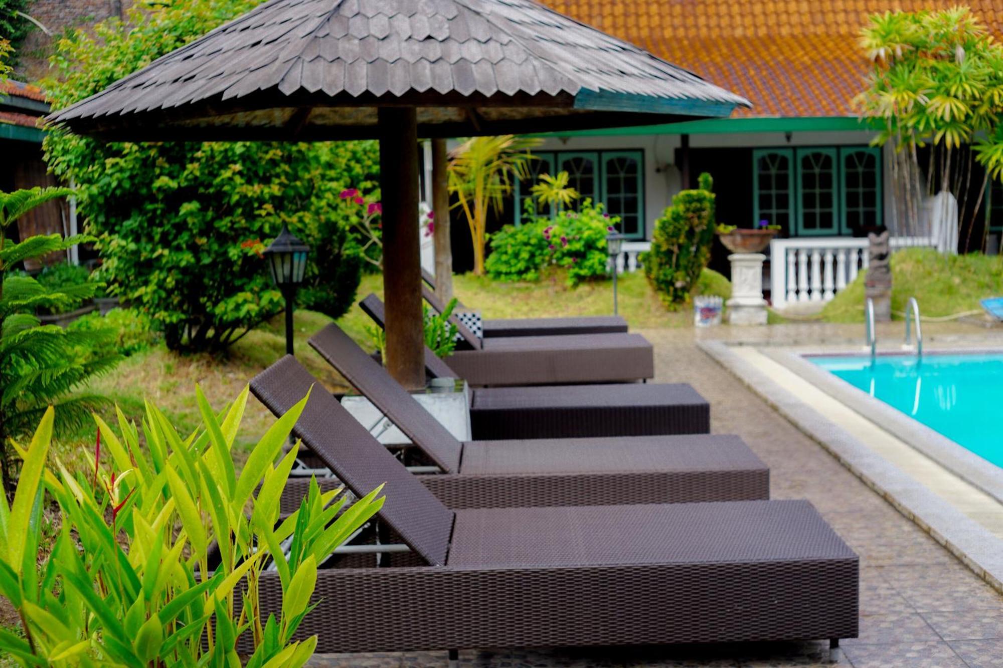 Hotel Tulips Yogyakarta Exterior photo